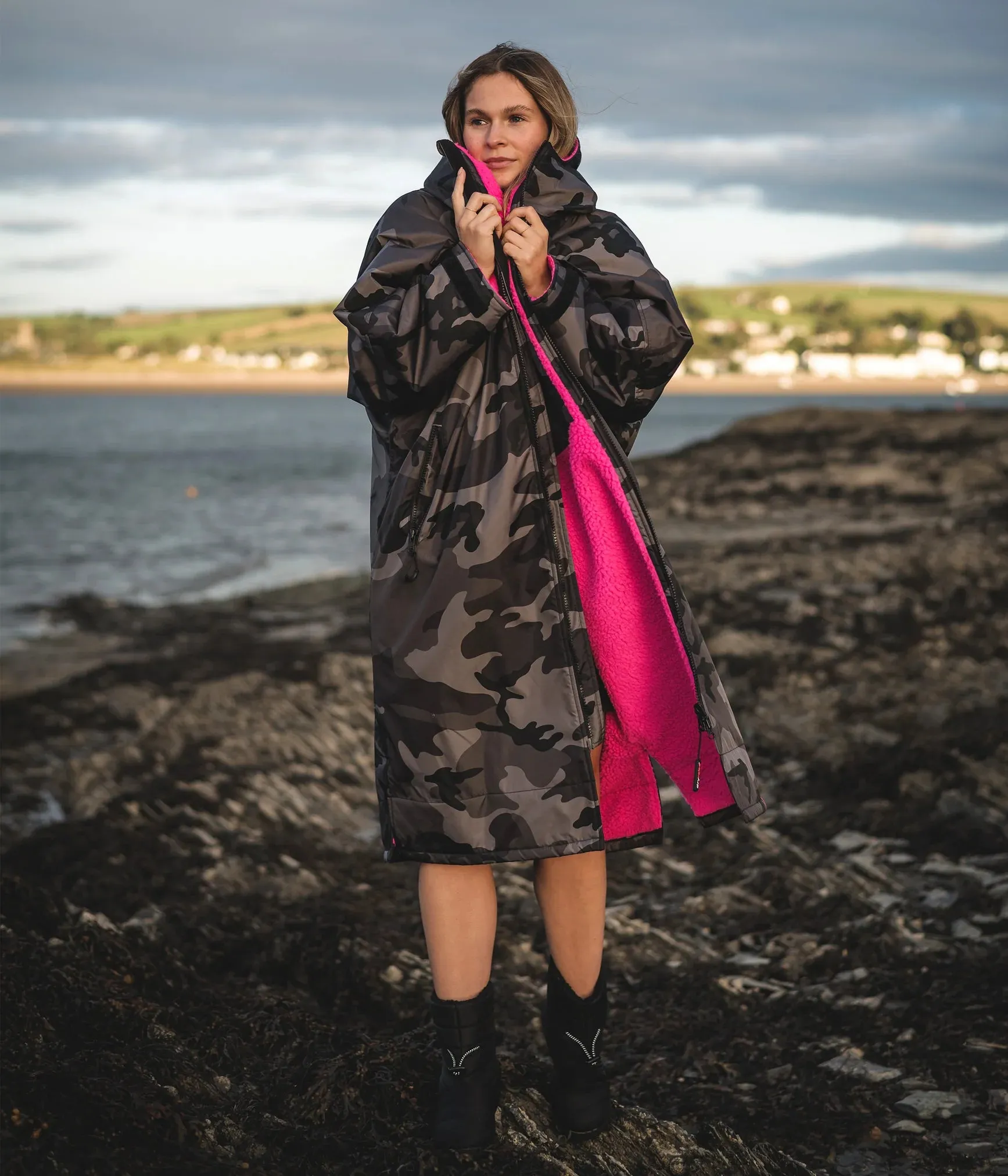 Dryrobe Long Sleeve Changing Robe - Black Camo/ Pink